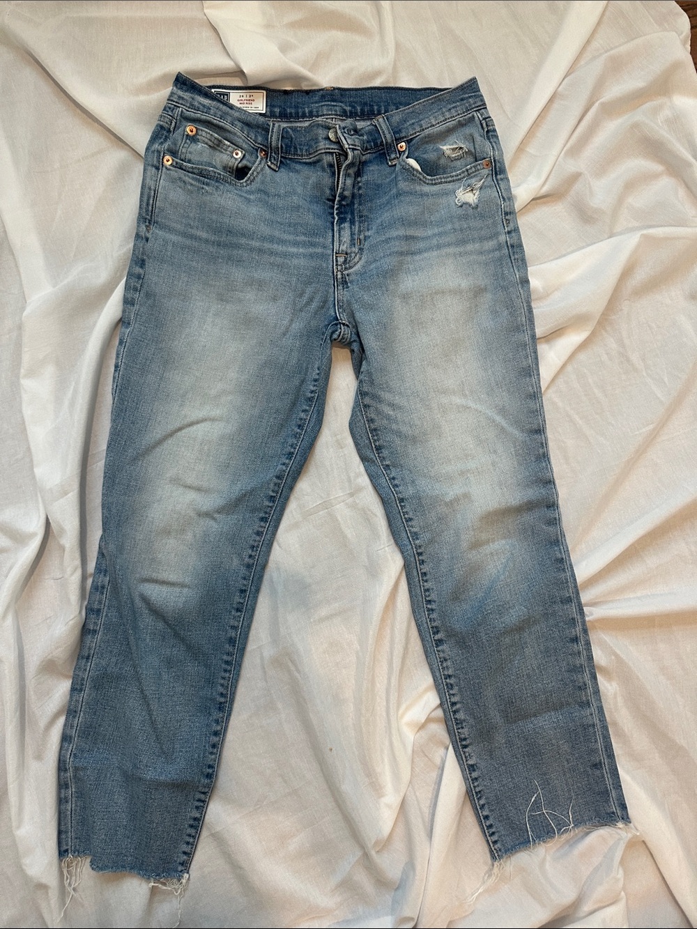 GAP Girlfriend mid-rise (26R) Cropped Ankle Jeans